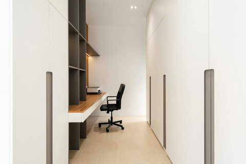 Dedicated workspace with desk and office chair Mark villa Marlow Samui