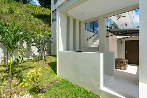 Lush tropical garden leading to the villa entrance, combining privacy and a natural island vibe.