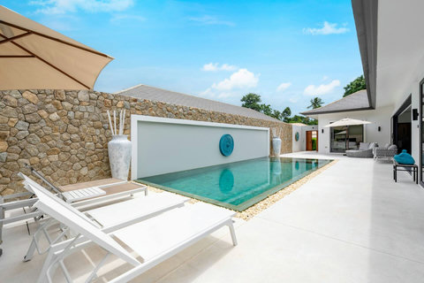 Private infinity pool with sun loungers Villa Jasmine Koh Samui luxury villa rental Thailand ocean view
