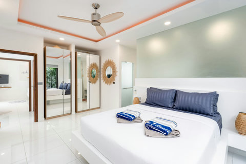 Comfortable bedroom with mirrored wardrobe Villa Jasmine Koh Samui luxury villa rental Thailand beachside