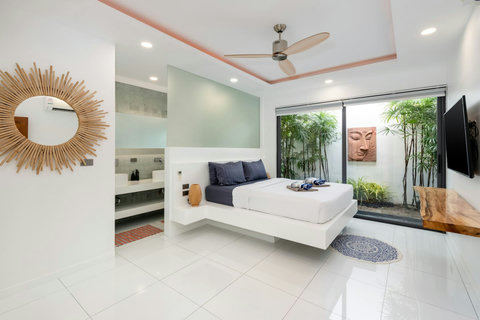 Stylish master bedroom with garden courtyard Villa Jasmine Koh Samui