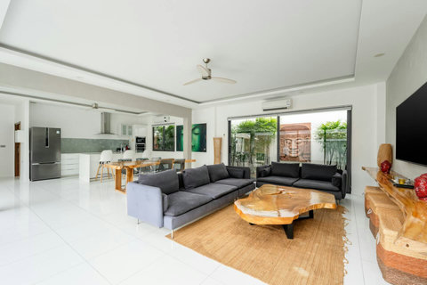 Spacious open-plan living room with pool access Villa Jasmine Koh Samui