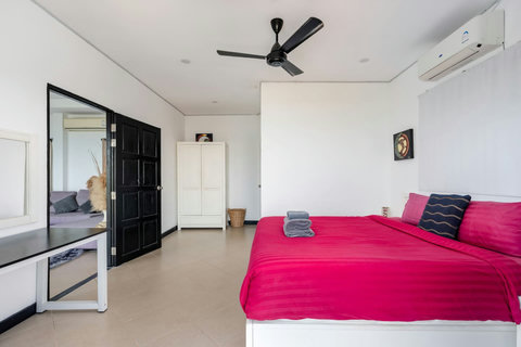 Bright twin bedroom with modern design and private access to the terrace