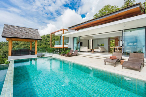 Spacious open-plan living area at Villa Ariya Koh Samui - Modern tropical design with high ceilings and natural light