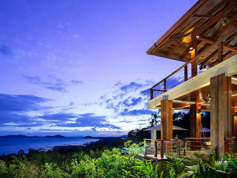 Lush tropical gardens with mature palms and vibrant greenery surrounding Villa Soluna - Koh Samui paradise