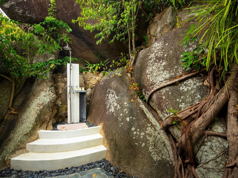 Outdoor stone bathtub surrounded by tropical plants - relax in nature at Villa Soluna Koh Samui retreat