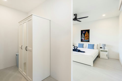 Master Bedroom - Spacious Ensuite with King Bed & Modern Amenities