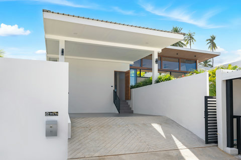 Villa Entrance - Modern Architecture with Secure Private Parking & Palm Trees