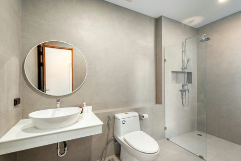 Modern Ensuite Bathroom - Walk-in Shower with Glass Door & Designer Fixtures