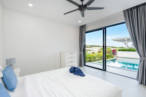 Pool View Bedroom - Direct Access to Swimming Pool & Garden