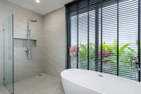 Outdoor Rain Shower - Tropical Garden Views & Natural Ventilation