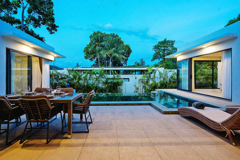 Enchanting evening terrace with dining - Twilight poolside dining under tropical skies