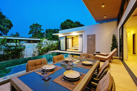 Covered alfresco dining pavilion - Perfect for entertaining with pool and garden views
