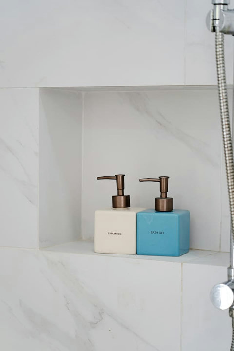 Quality bathroom toiletries - Complimentary shampoo and body wash for guest comfort