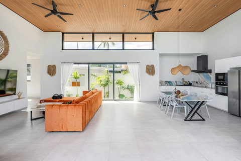 This airy open-plan space is where everyone naturally gathers — for meals, games, or just being together