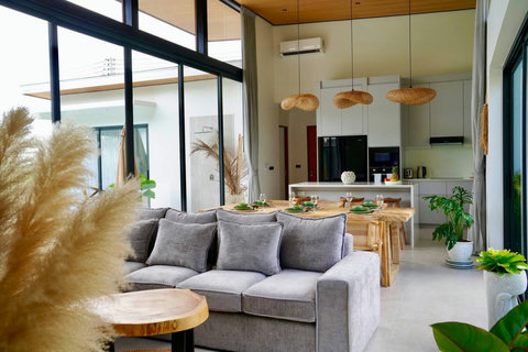 Modern open-plan living room in Koh Samui luxury villa with floor-to-ceiling windows