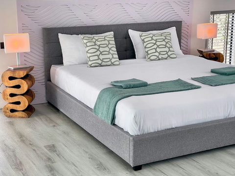 King-size bed in modern bedroom at Villa Q1, Koh Samui luxury holiday home