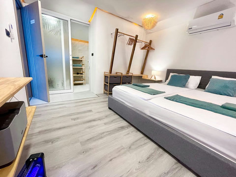 Twin bedroom with ensuite at Villa Q1, Replay Residence Bangrak Koh Samui
