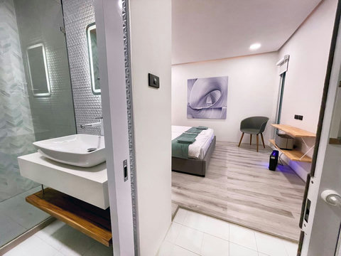 Twin bedroom with ensuite bathroom at Villa Q1, Bangrak Koh Samui vacation rental