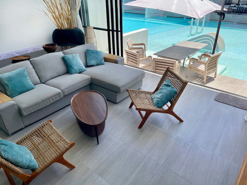 Cozy living room with modern art at Villa Q1, Replay Residence Bangrak Koh Samui