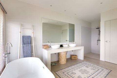 Bright Bedroom with Work Desk and Ocean Breeze - Villa Love Koh Samui Rental