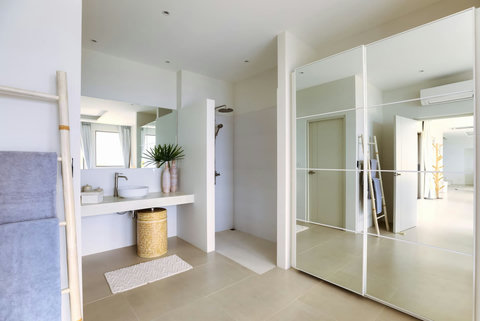 Bright Open-Plan Entrance with Garden Views - Villa Love Koh Samui Rental