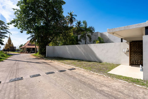 Secure villa compound with landscaped courtyard