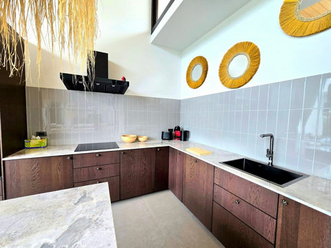 Fully equipped kitchen with stylish dark wood cabinetry