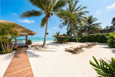 Outdoor Terrace Seating with Ocean Views - Bankun Beachfront Holiday Rental Koh Samui