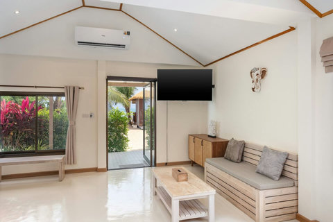 Tropical Terrace with Sea View - Bankun Beachfront Villa Koh Samui Rental