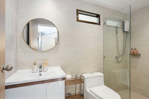 Clean Modern Bathroom Vanity with Premium Fixtures - Bankun Villa Koh Samui