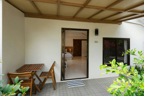 Private Outdoor Patio with Wooden Dining Set - Bankun Villa Koh Samui