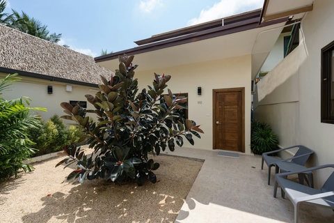 Tropical Indoor Lounge with Natural Decor - Bankun Koh Samui Vacation Home