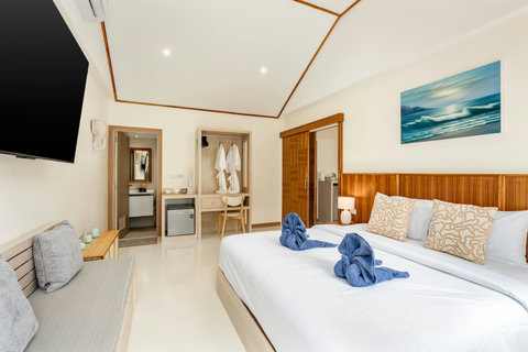 Twin Bedroom with Blue Accents - Bankun Koh Samui Beachfront Rental