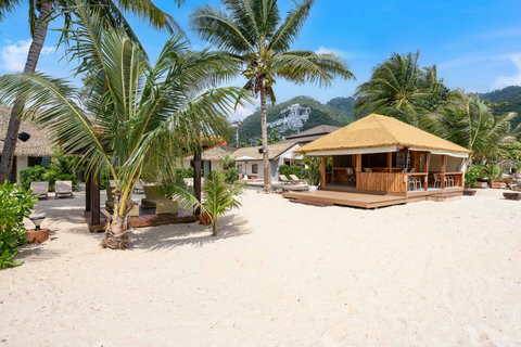 Beachfront Relaxation with Thatched Umbrellas - Bankun Koh Samui Holiday Villa
