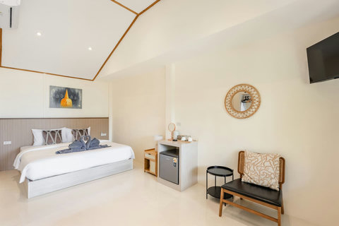 Modern White Ensuite Bathroom with Round Mirror - Bankun Koh Samui Rental