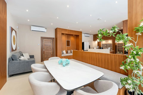 Living Room with Balcony and Sofa Seating - Bankun Koh Samui Vacation Villa