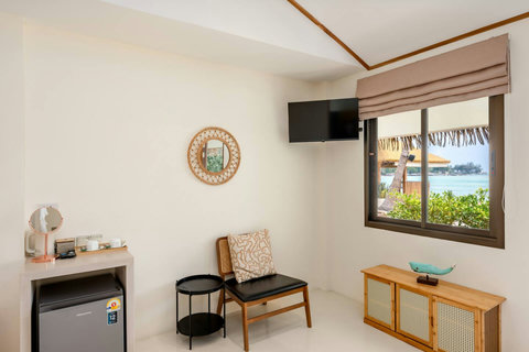 Outdoor Dining Terrace with Sea Views - Bankun Beachfront Villa Koh Samui