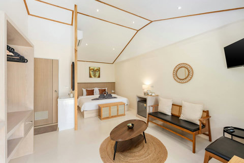 Modern Bright Living Space with Stylish Decor - Bankun Villa Koh Samui Rental