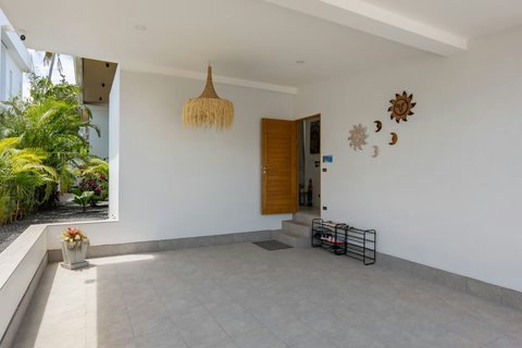 Welcoming villa entrance with tropical plants and modern design at Villa Solunara, Koh Samui