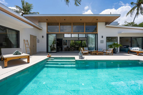 Pull into your own covered parking and step through a welcoming tropical entrance.