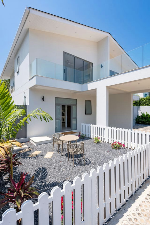 Shade and sun coexist beautifully here, with covered dining, loungers, and your pool just steps away for endless days of relaxation.