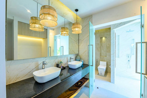 Green walls on all sides mean total privacy. Tropical air, bird calls, and zero prying eyes.