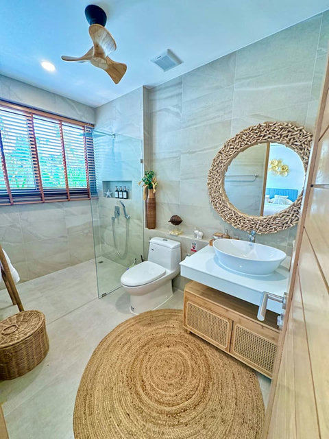 Ensuite bathroom with walk-in shower and vanity – Villa Amala 3BR pool villa Koh Samui.