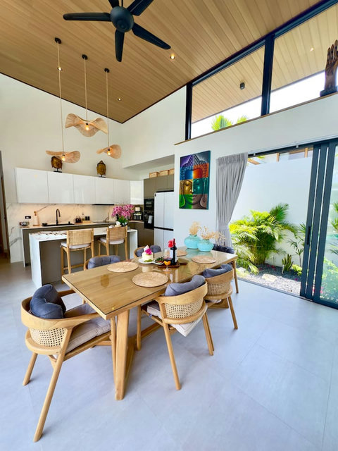 Open-plan kitchen and dining at Villa Amala – cook, dine, relax in your 3 bedroom pool villa Koh Samui.