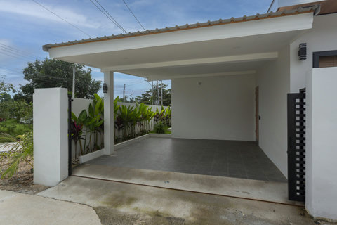Garage & Parking
