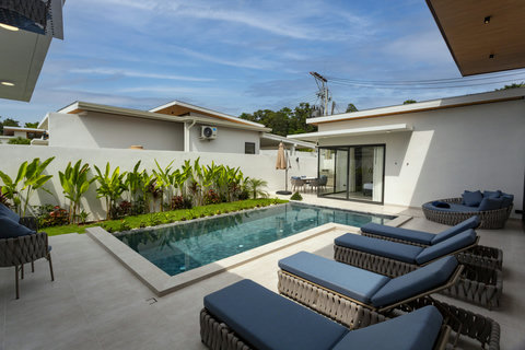 Pool & Patio