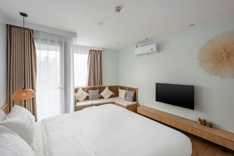 Complimentary parking means you can rent a car or motorbike to explore Samui without worrying about extra costs.