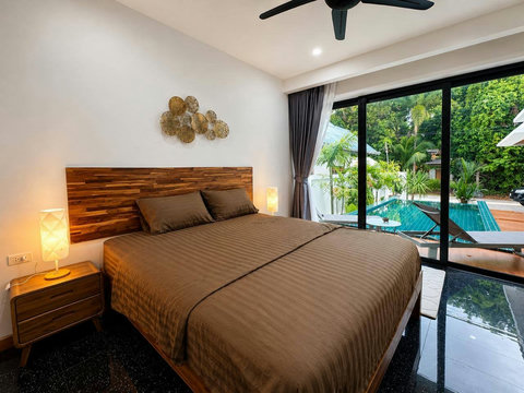 Rest easy in the master bedroom with cool air conditioning and a comfortable bed after long beach days.