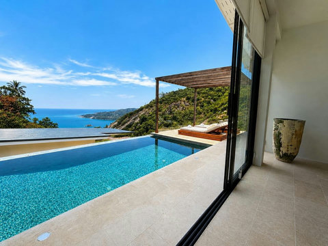 “Open‑plan living room with seaview and direct access to the infinity pool”